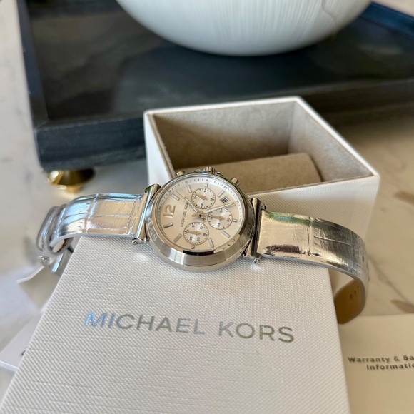 New MICHAEL KORS Maren Watch MK7509